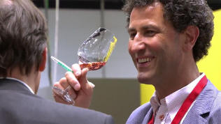 https://www.prowein.com/cache/pica/5/3/8/9/8/54381506672753/PW18_video.messe-duesseldorf_800x450.jpg